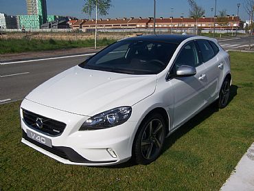 VOLVO V40 de segunda mano 2013 / 2.0 150 cv D3 R DESING 5p